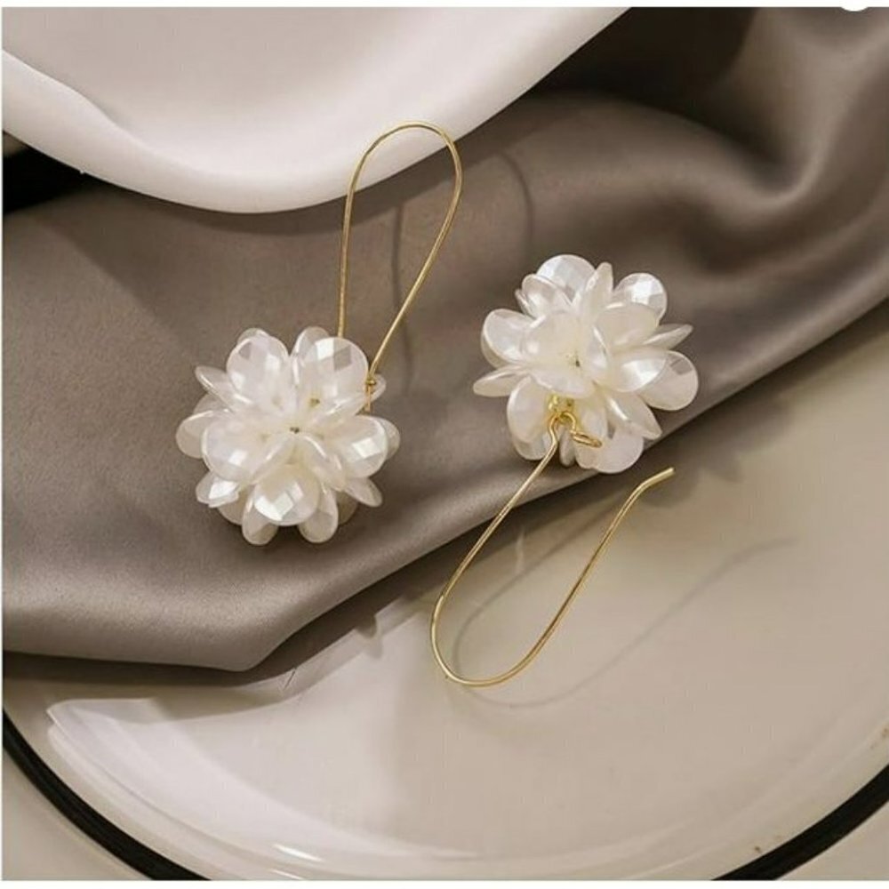 Boho White Flower Dangle Earrings‎ Daisy Resin Gold Plated Bridal